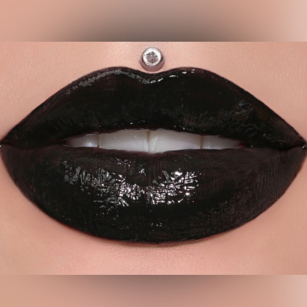 NIB🔥"Weirdo" 😍 Beautiful Black Supreme Gloss by Jeffree Star❤️🔥